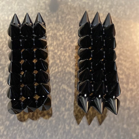 plastic spike wrist accessory - Picture 3 of 3